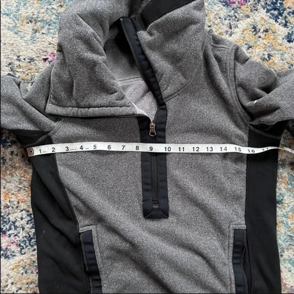 Lululemon Post Chaturanga Pullover Black / Ambient Grey - Picture 7 of 8